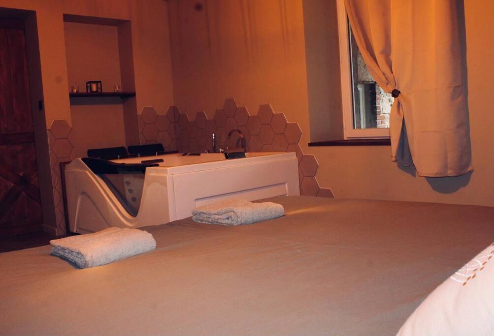 Superbe Appartement Avec Jacuzzi Et Jardin Prive Marlhes ภายนอก รูปภาพ